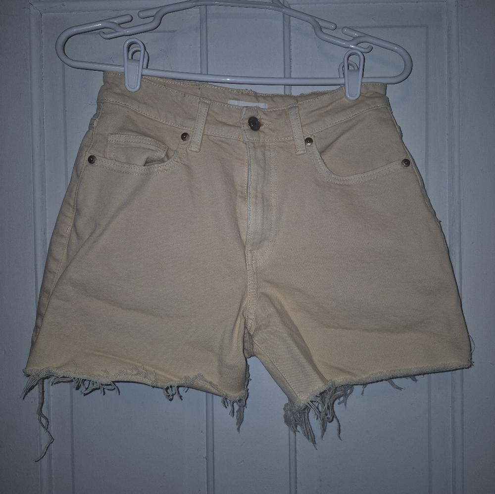 2 for 1 deal H & M shorts size 6 and body suit size small